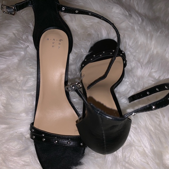 Heels - Picture 2 of 2